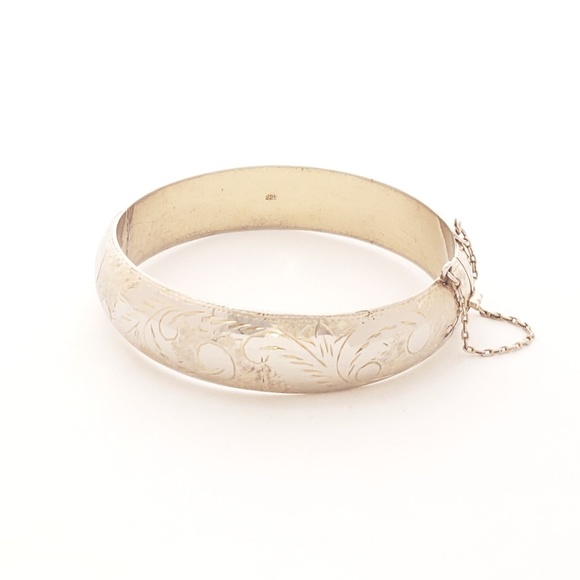 9.2.5 Jewelry - 925 Floral Engraving Bangle with Safety Chain